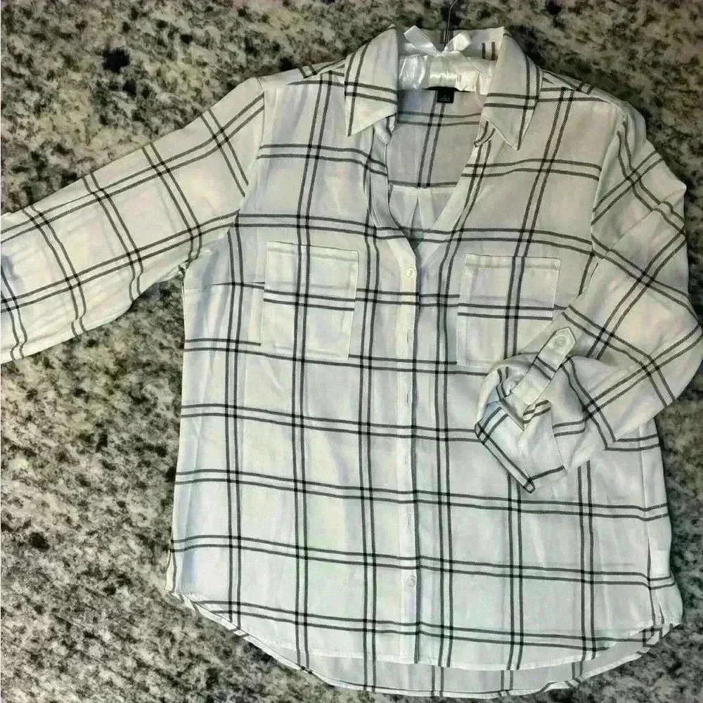 Lightweight black-and-white button-down